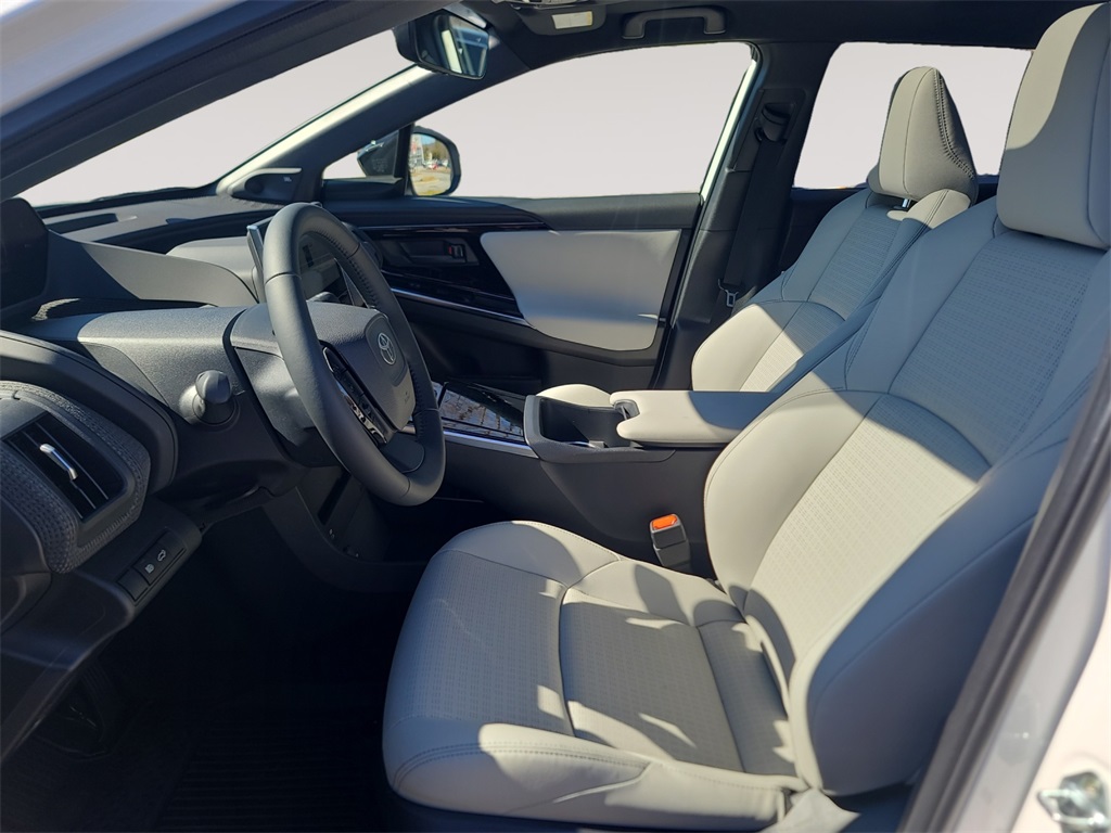 Vehicle image 9 of 15