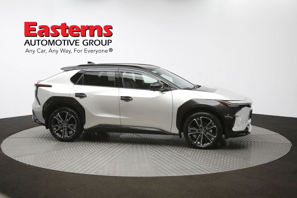 Vehicle image 20 of 63