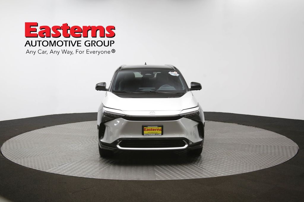 Vehicle image 4 of 63