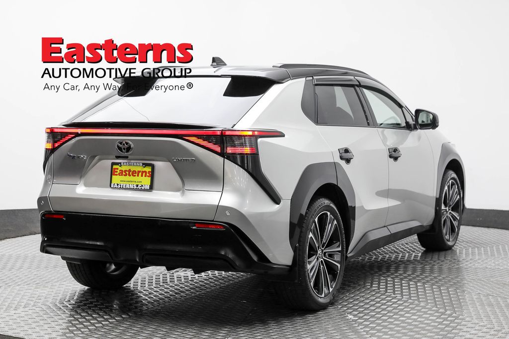 Vehicle image 12 of 63