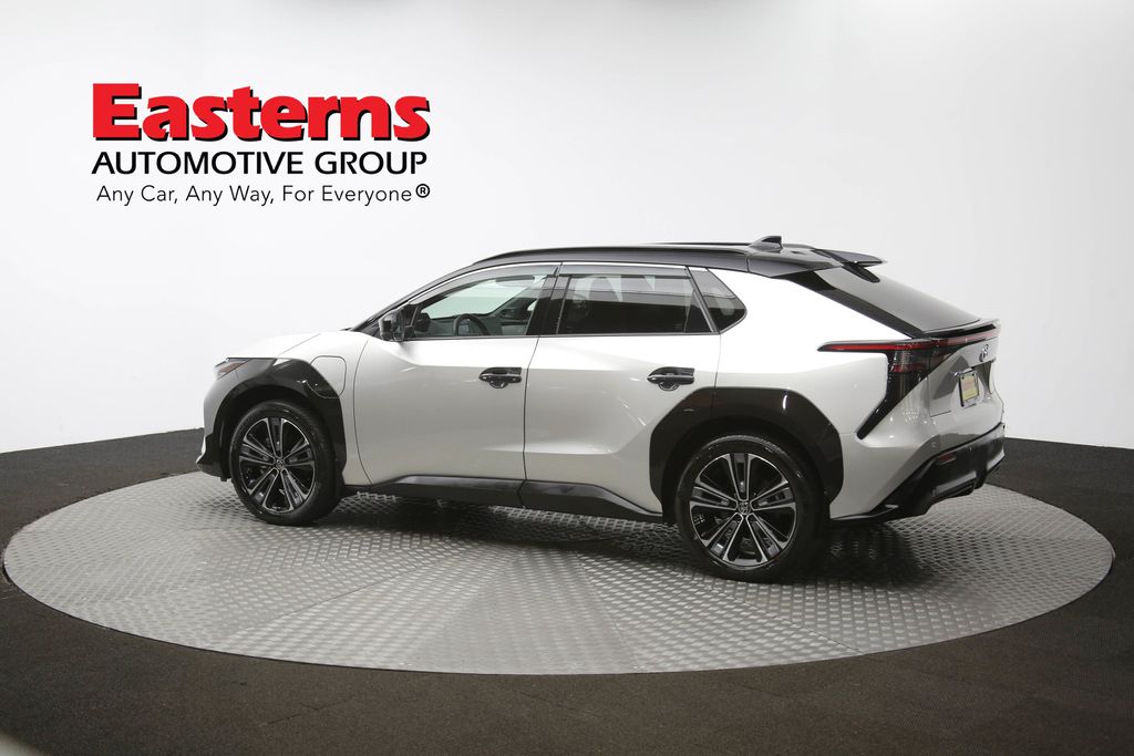 Vehicle image 8 of 63
