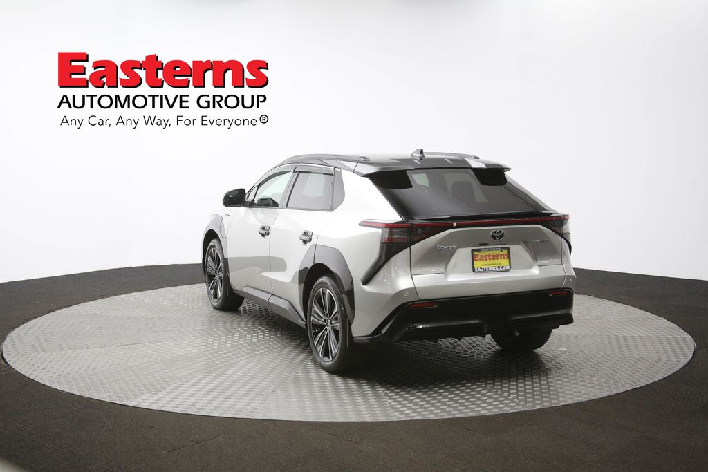 Vehicle image 34 of 63