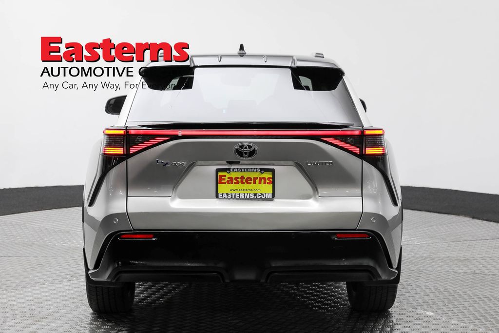 Vehicle image 36 of 63