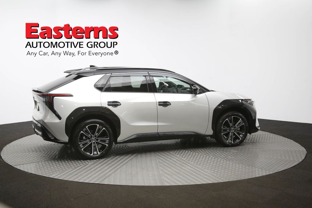 Vehicle image 17 of 63