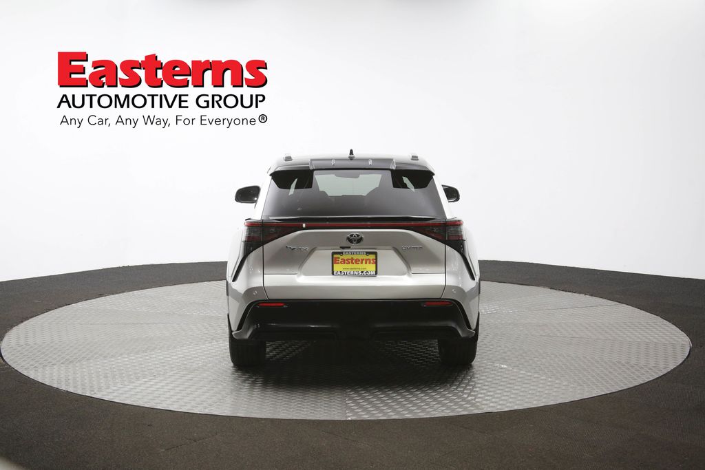 Vehicle image 5 of 63