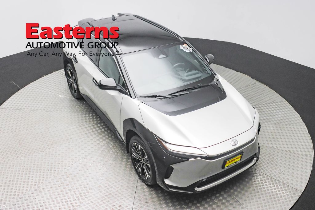 Vehicle image 11 of 63