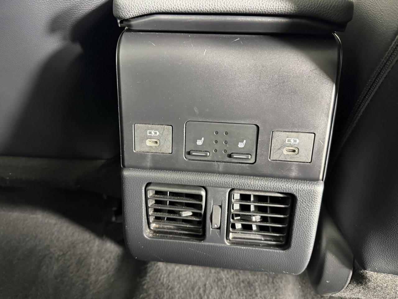 Vehicle image 11 of 17