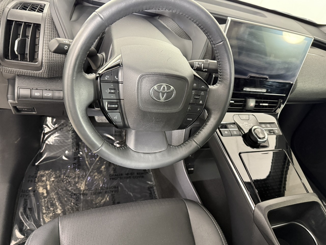 Vehicle image 14 of 17