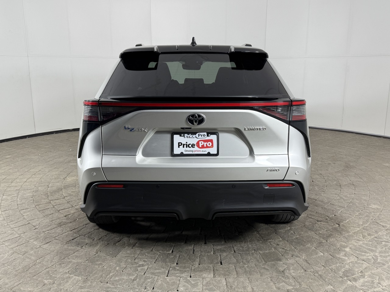 Vehicle image 4 of 17