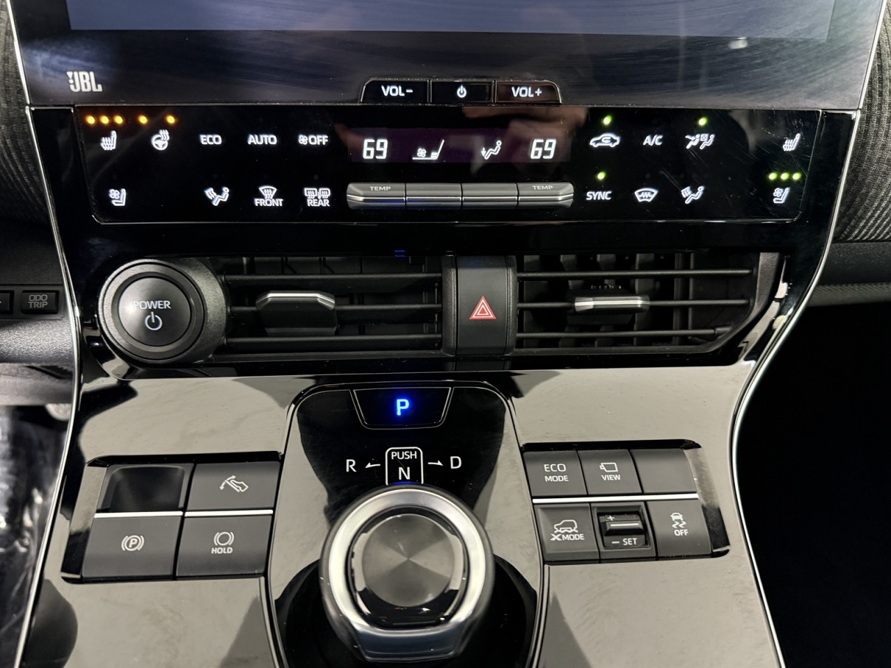 Vehicle image 15 of 17