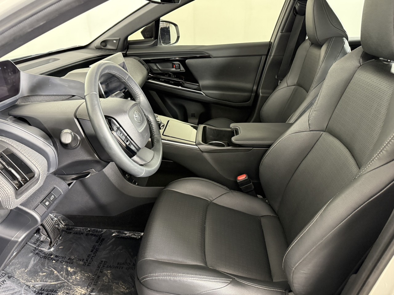 Vehicle image 13 of 17