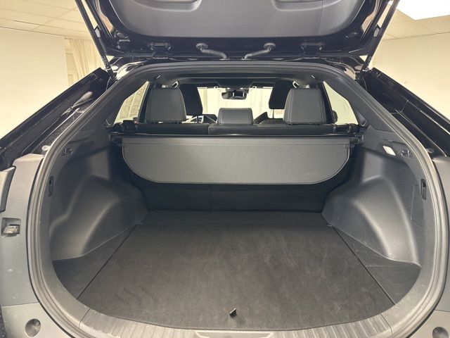 Vehicle image 5 of 22