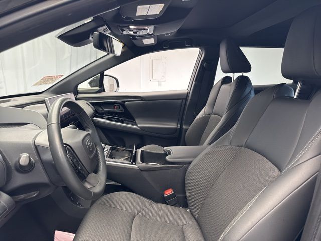 Vehicle image 11 of 22