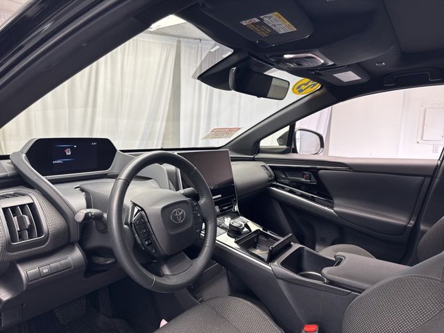 Vehicle image 14 of 22