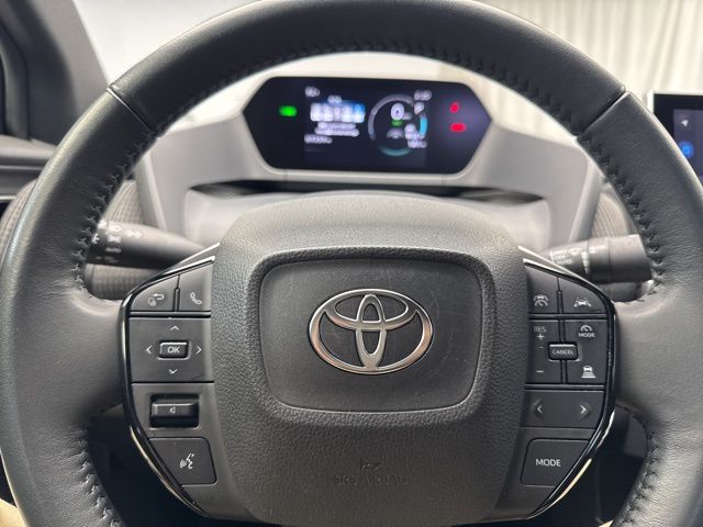 Vehicle image 15 of 22