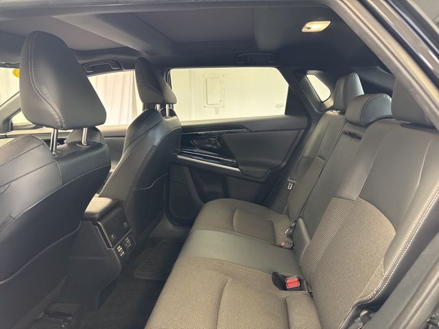Vehicle image 8 of 22