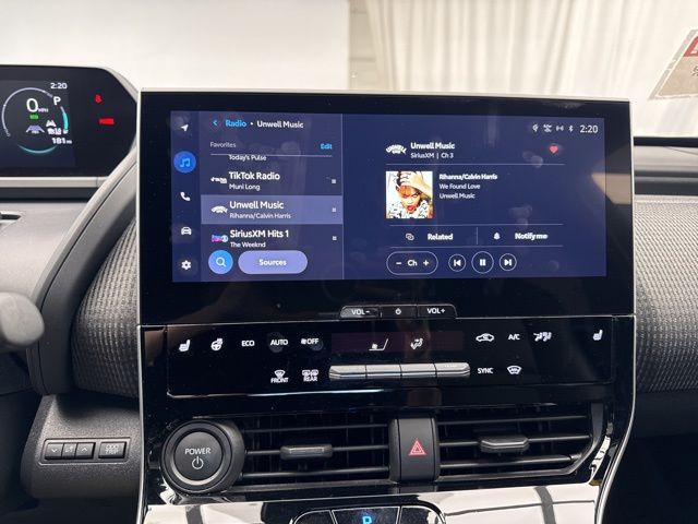 Vehicle image 19 of 22