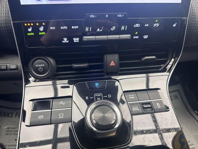Vehicle image 23 of 26