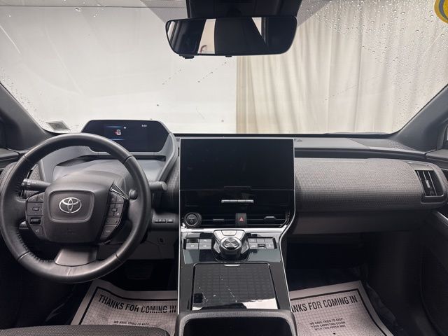 Vehicle image 15 of 26