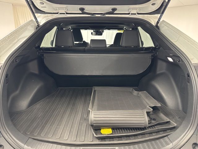 Vehicle image 7 of 26