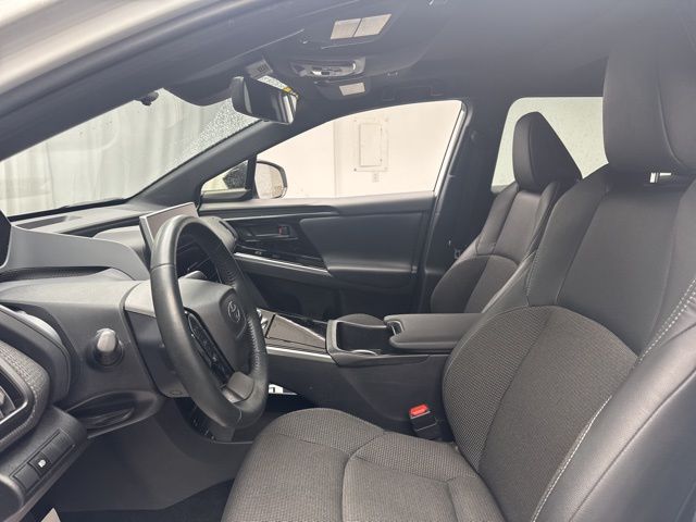 Vehicle image 8 of 26