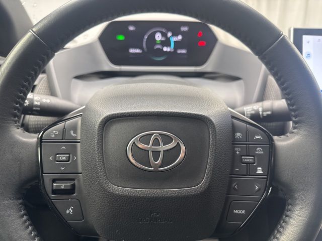 Vehicle image 16 of 26