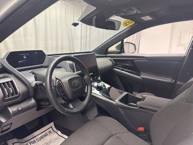 Vehicle image 9 of 26