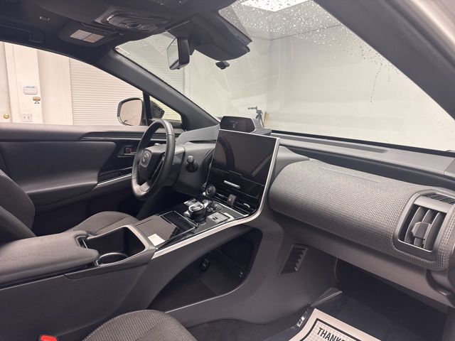 Vehicle image 11 of 26