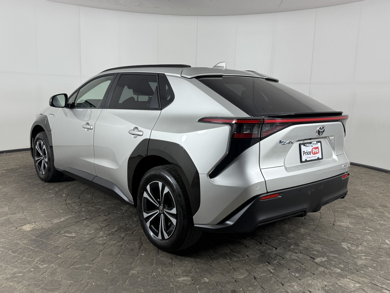 Vehicle image 6 of 17
