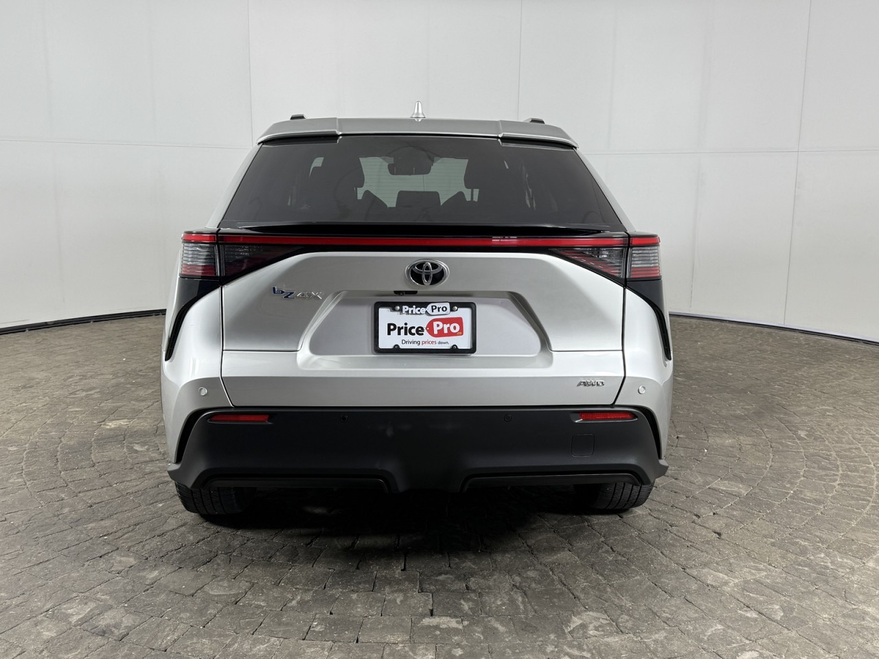 Vehicle image 5 of 17