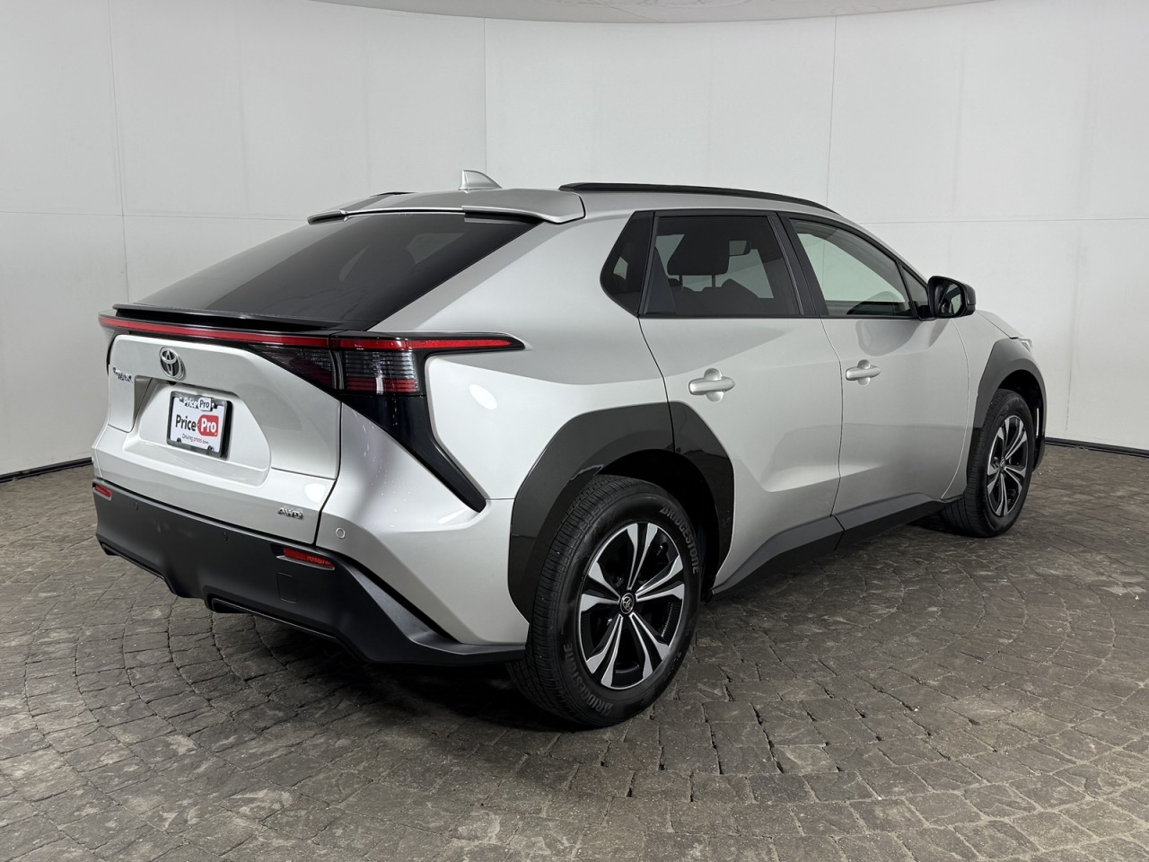 Vehicle image 4 of 17