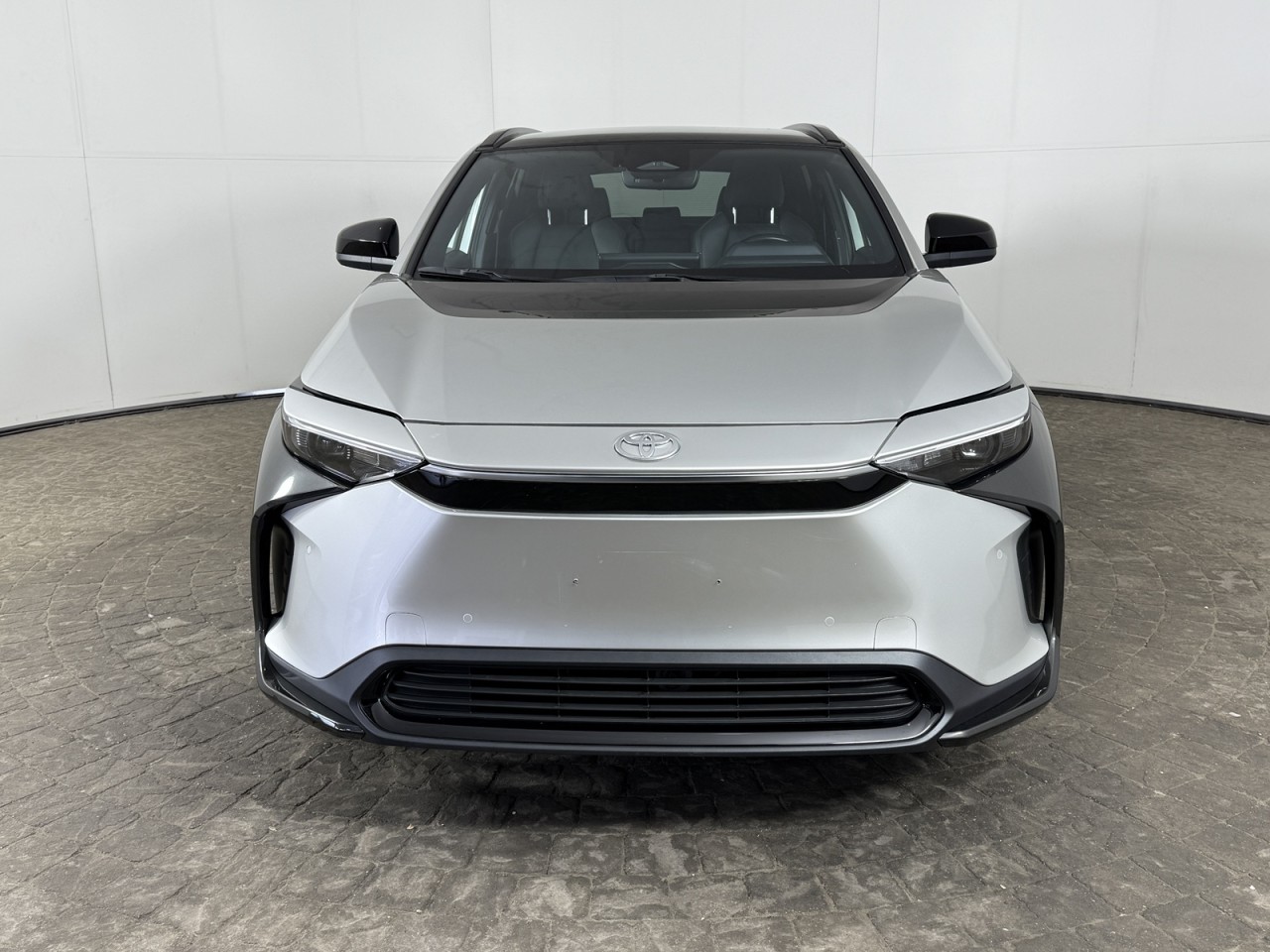 Vehicle image 2 of 17
