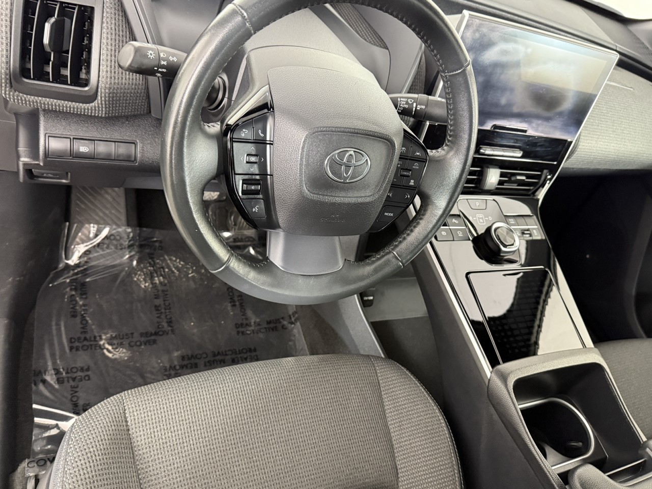 Vehicle image 13 of 17