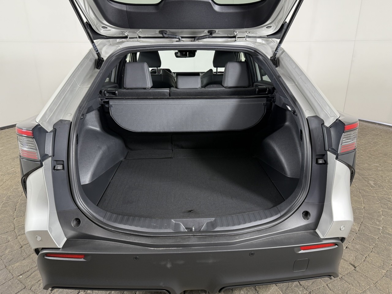 Vehicle image 7 of 17