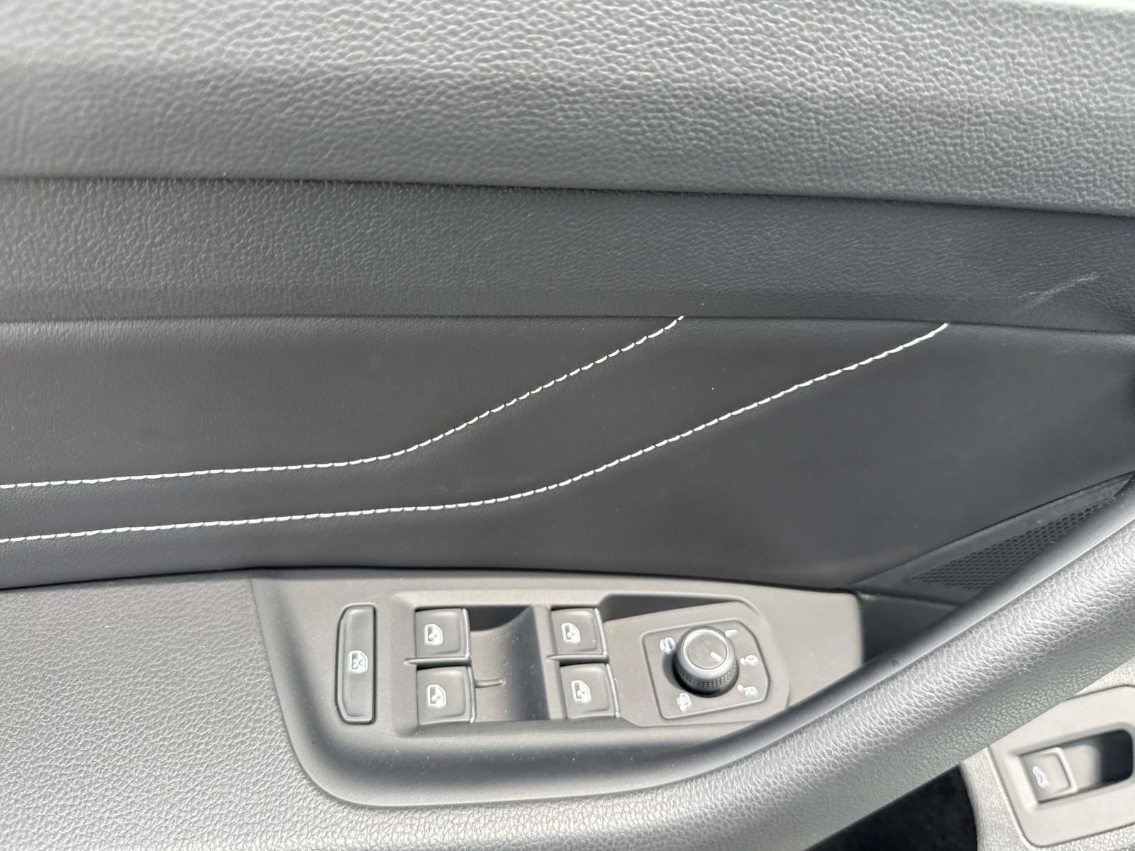 Vehicle image 17 of 29