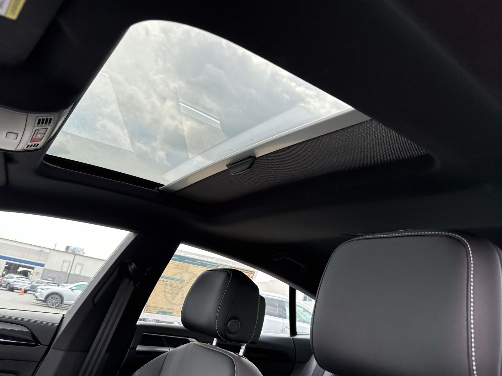 Vehicle image 15 of 29