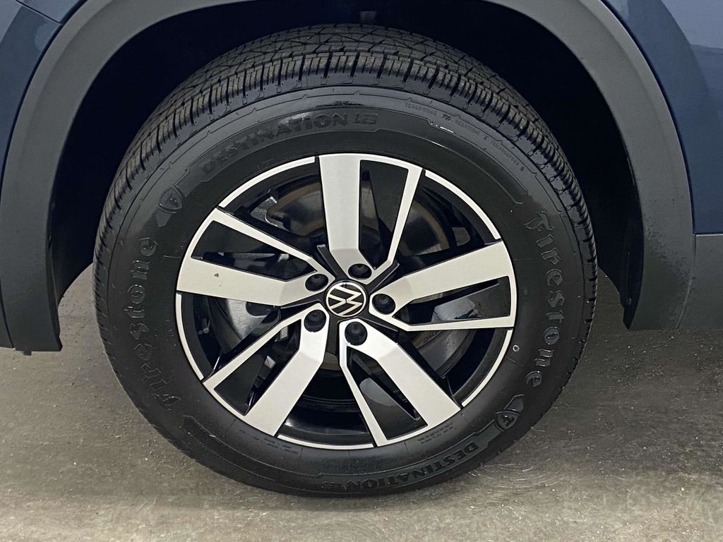 Vehicle image 6 of 22