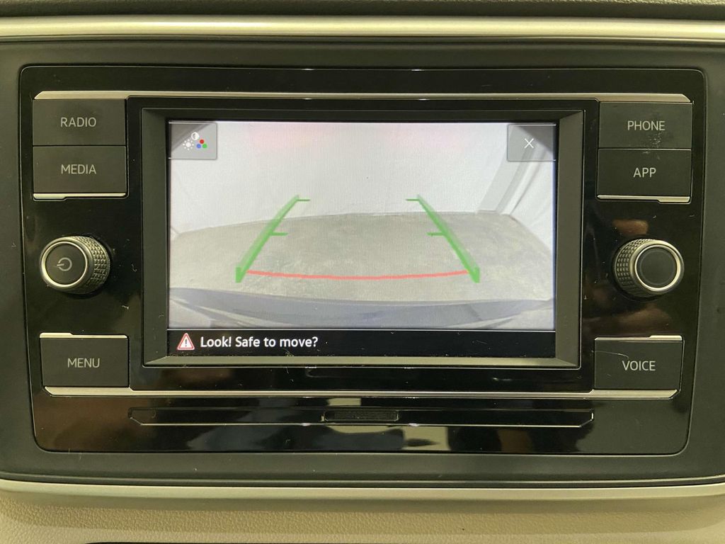 Vehicle image 13 of 22