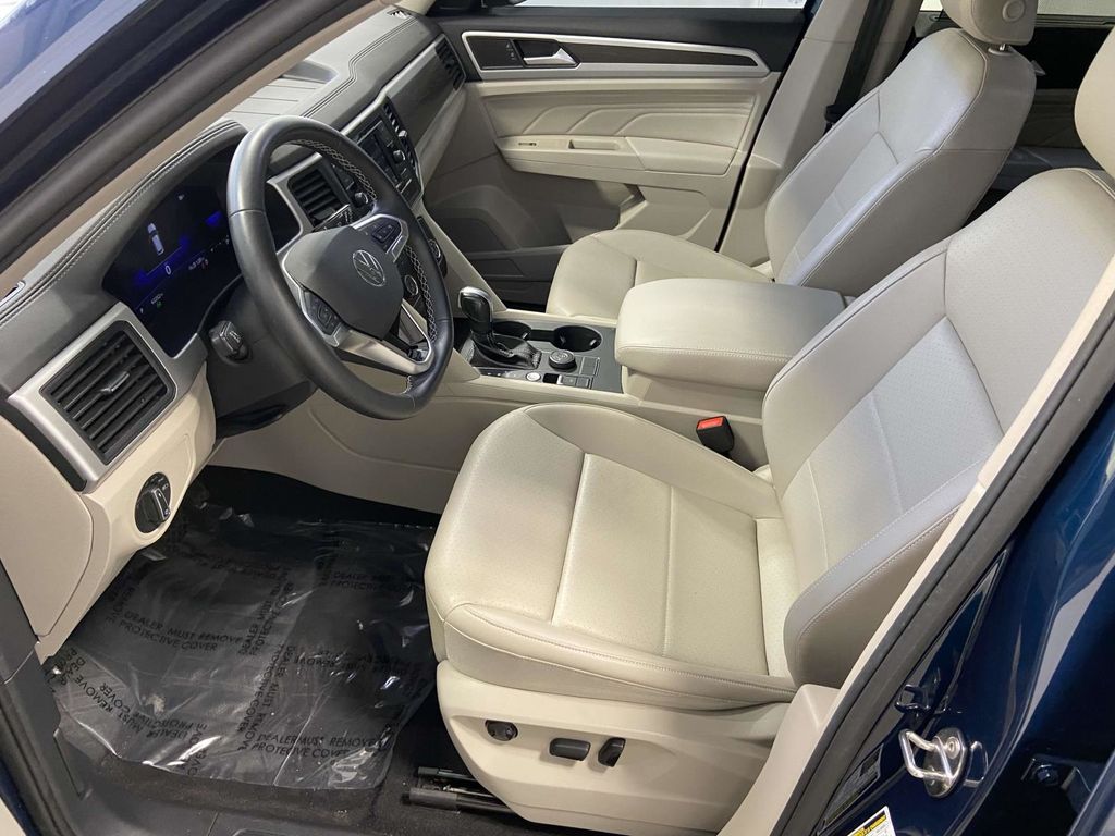 Vehicle image 21 of 22