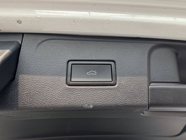 Vehicle image 11 of 30