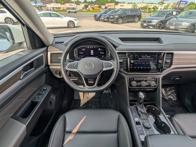 Vehicle image 16 of 30
