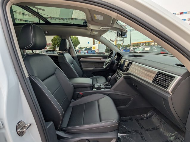 Vehicle image 8 of 30