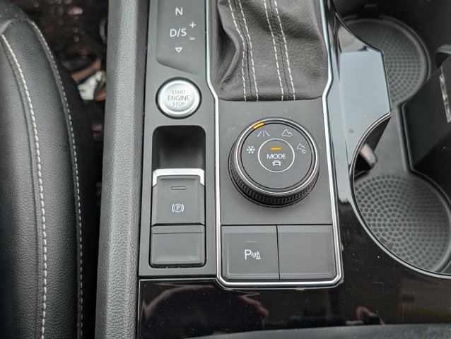 Vehicle image 24 of 30