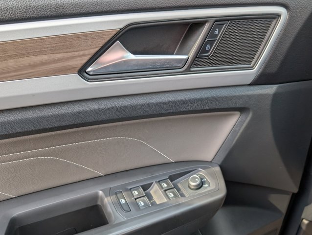 Vehicle image 18 of 30