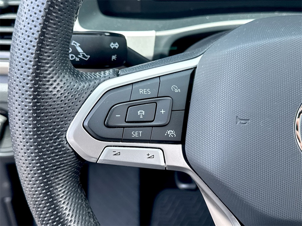 2023 Volkswagen Atlas 3.6L V6 SEL Premium R-Line Image 32 of 33