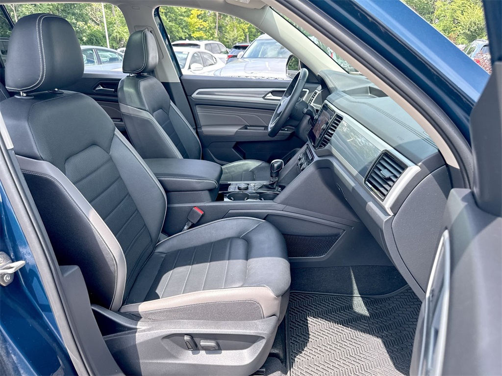 2023 Volkswagen Atlas 3.6L V6 SEL Premium R-Line Image 12 of 33
