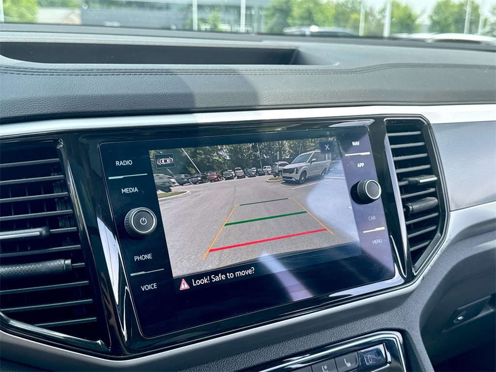 2023 Volkswagen Atlas 3.6L V6 SEL Premium R-Line Image 23 of 33