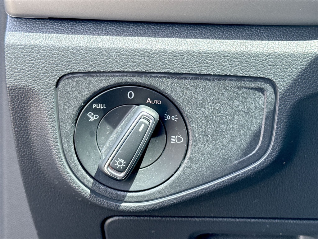 2023 Volkswagen Atlas 3.6L V6 SEL Premium R-Line Image 25 of 33