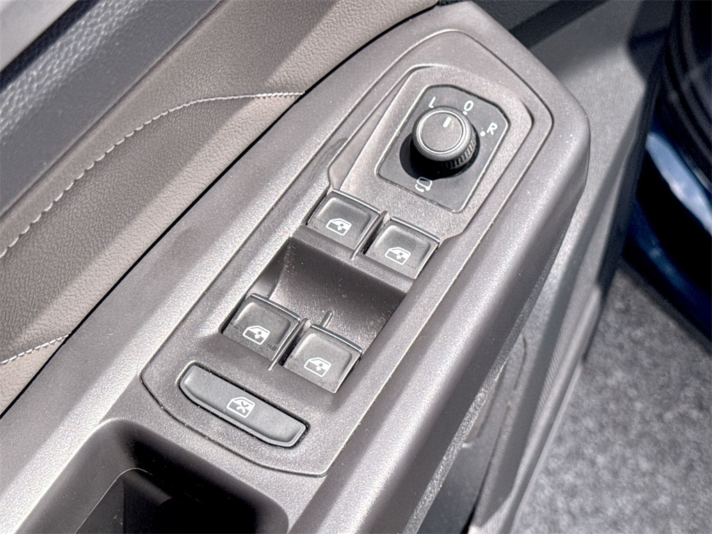 2023 Volkswagen Atlas 3.6L V6 SEL Premium R-Line Image 31 of 33