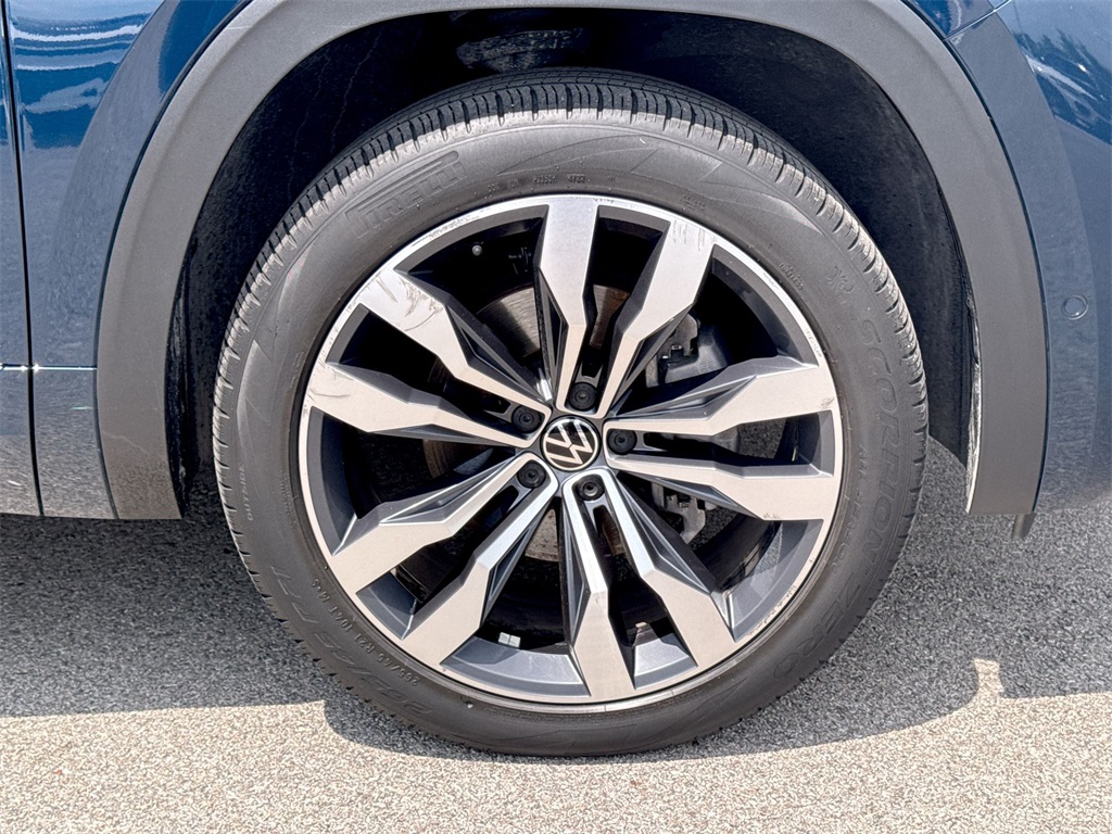2023 Volkswagen Atlas 3.6L V6 SEL Premium R-Line Image 8 of 33